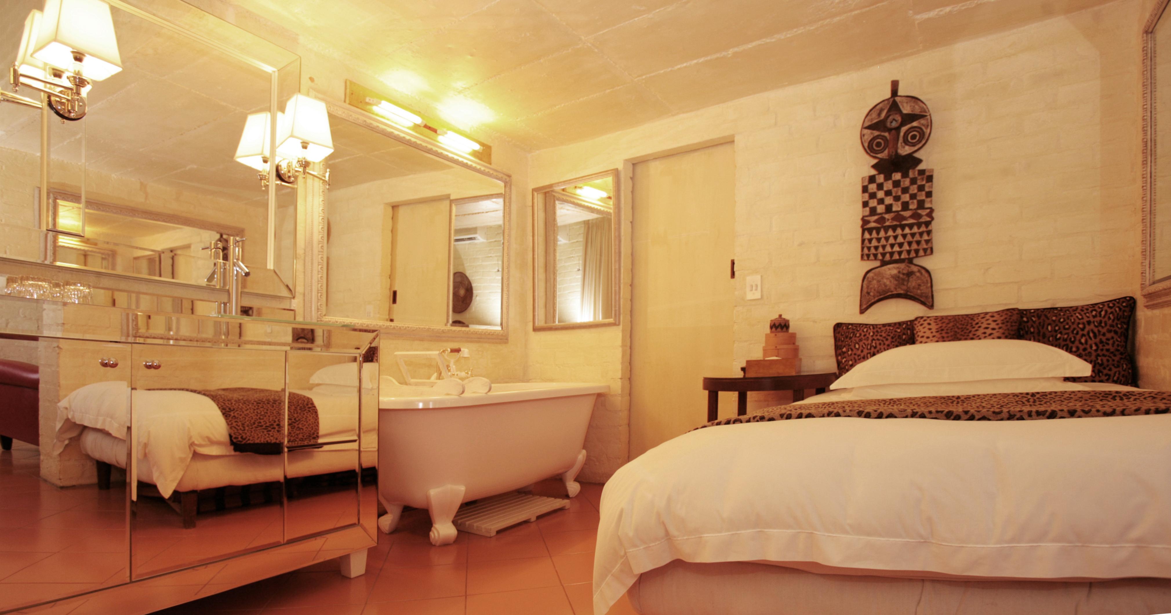 Colona Castle Hotel Lakeside Ngoại thất bức ảnh
