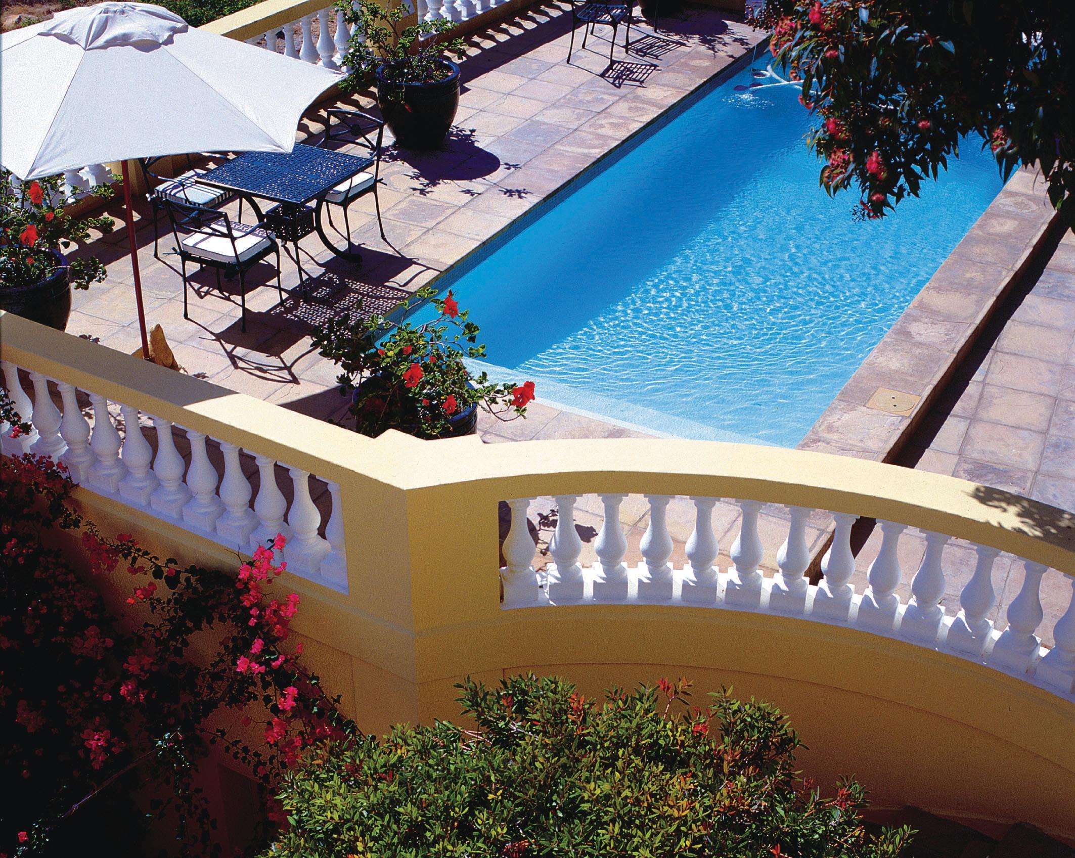 Colona Castle Hotel Lakeside Ngoại thất bức ảnh