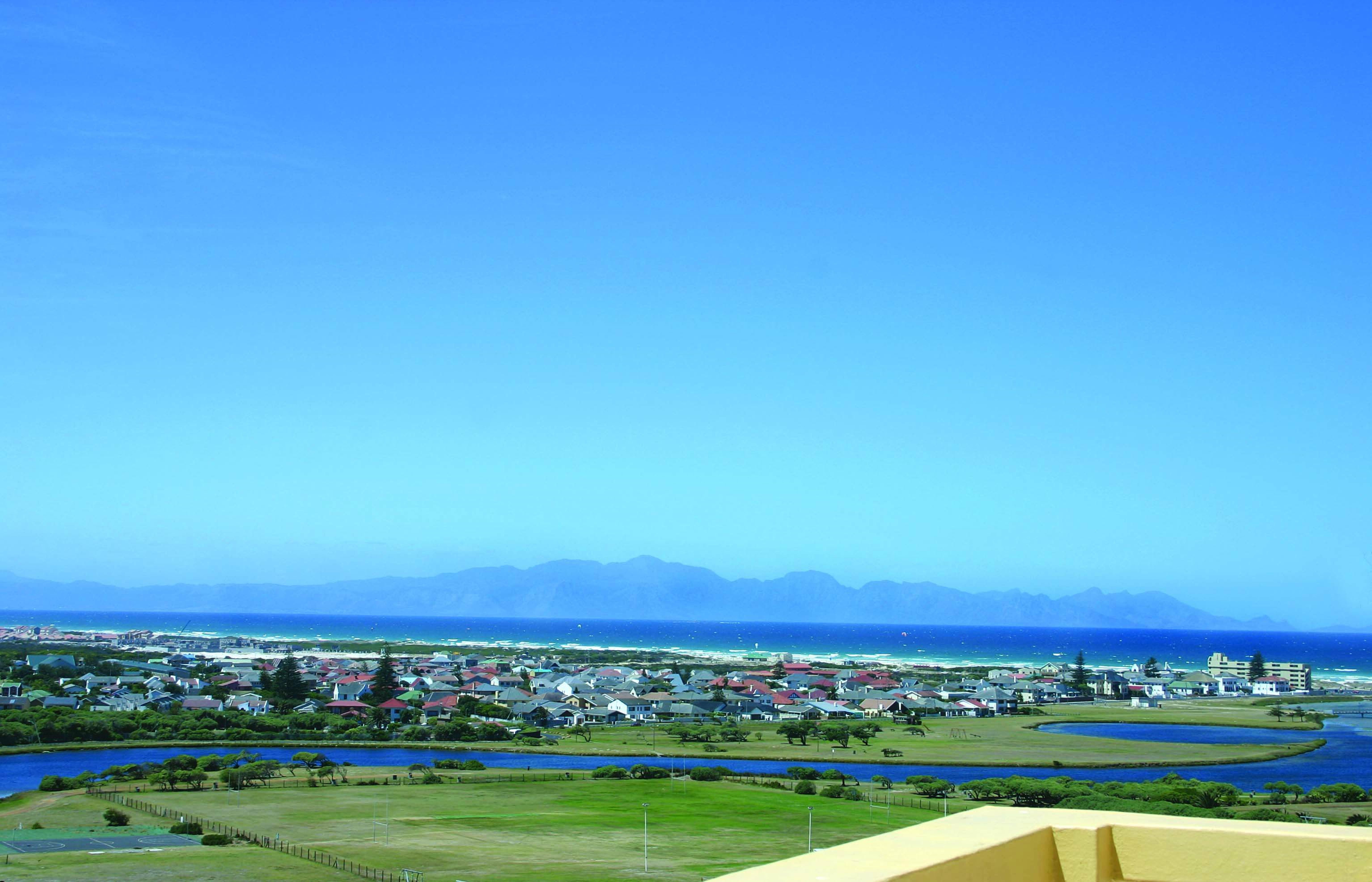 Colona Castle Hotel Lakeside Ngoại thất bức ảnh