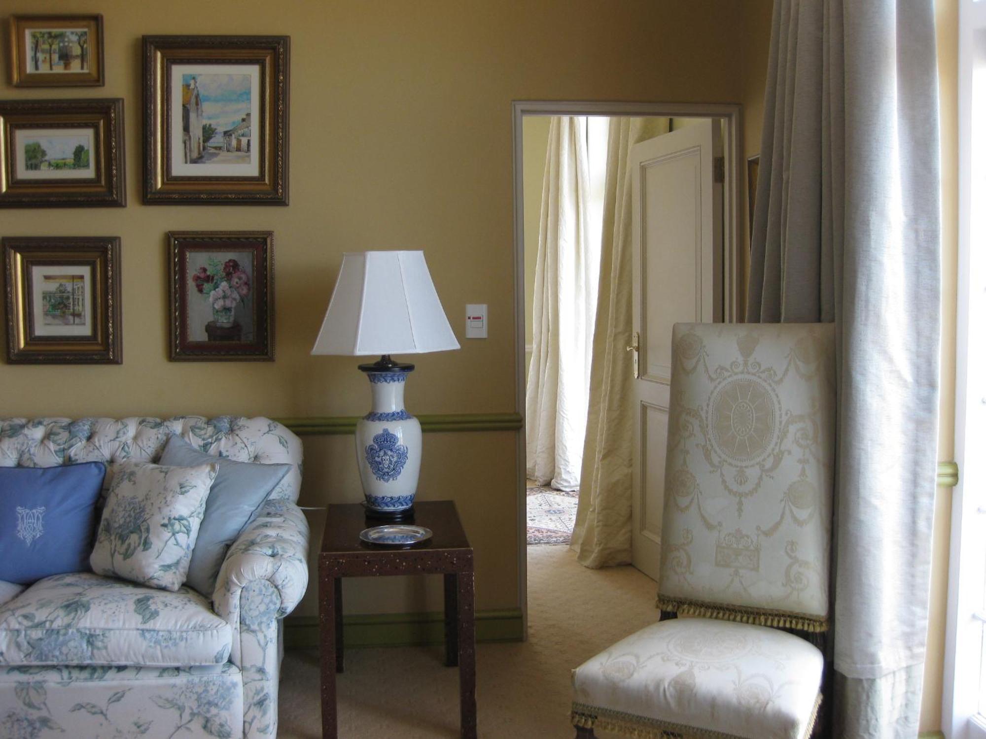 Colona Castle Hotel Lakeside Ngoại thất bức ảnh